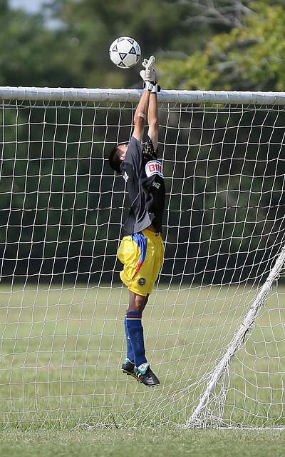 亚历山大26分 雷霆客场2分险胜快船完成赛季四杀.